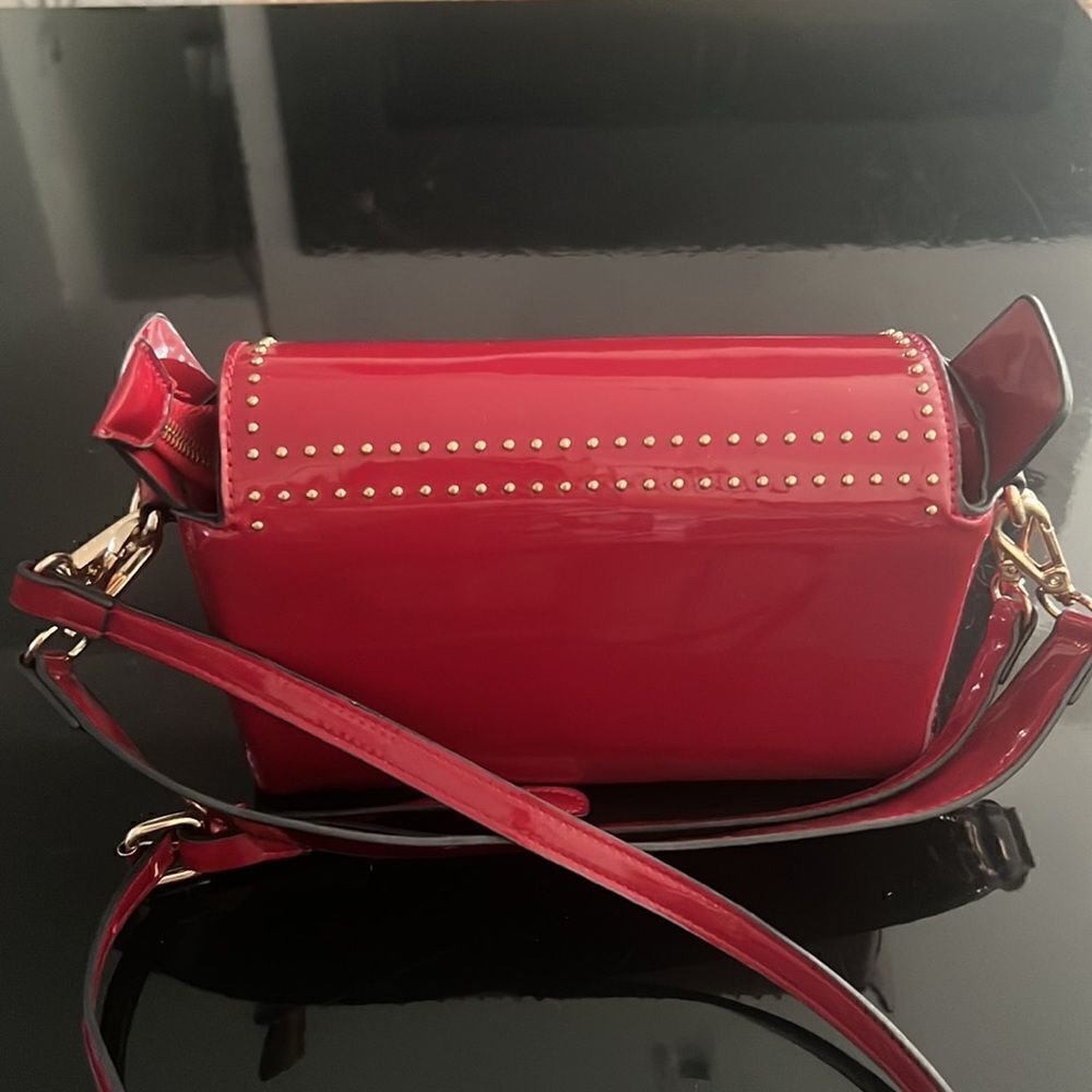 Like New beautiful vegan red pattern crossbody bag - Picture 4 of 11